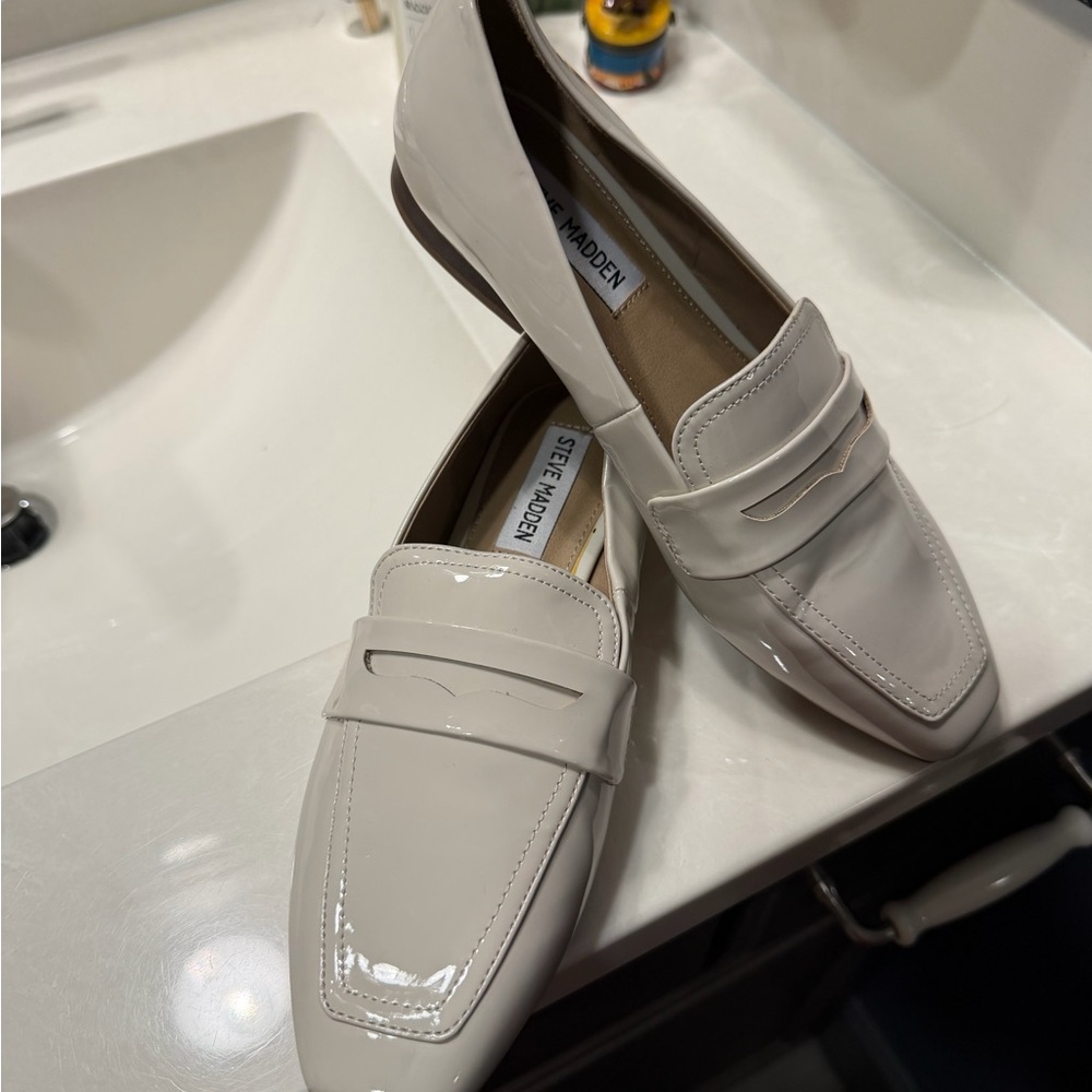 Steve Madden Women's Glossy Cream Flats